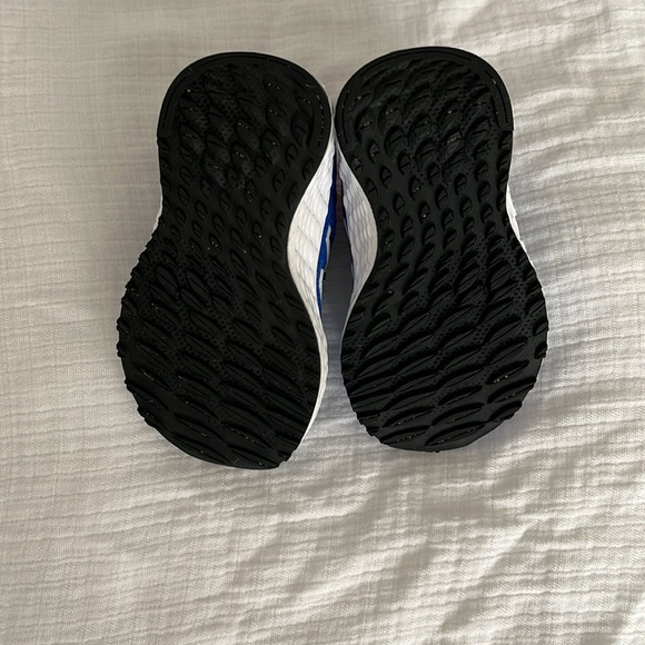 Fresh Foam Arishi V2 Sneakers | New Balance | Size 3 (Baby) - Picture 4 of 6